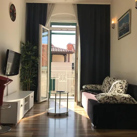 Apartment Central Old Town With Private Indoor Garage Parking Split Exteriör bild