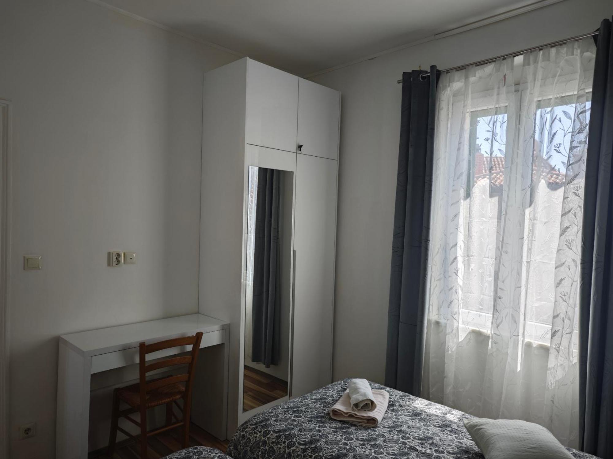 Old Town With Private Indoor Garage Parking Apartment