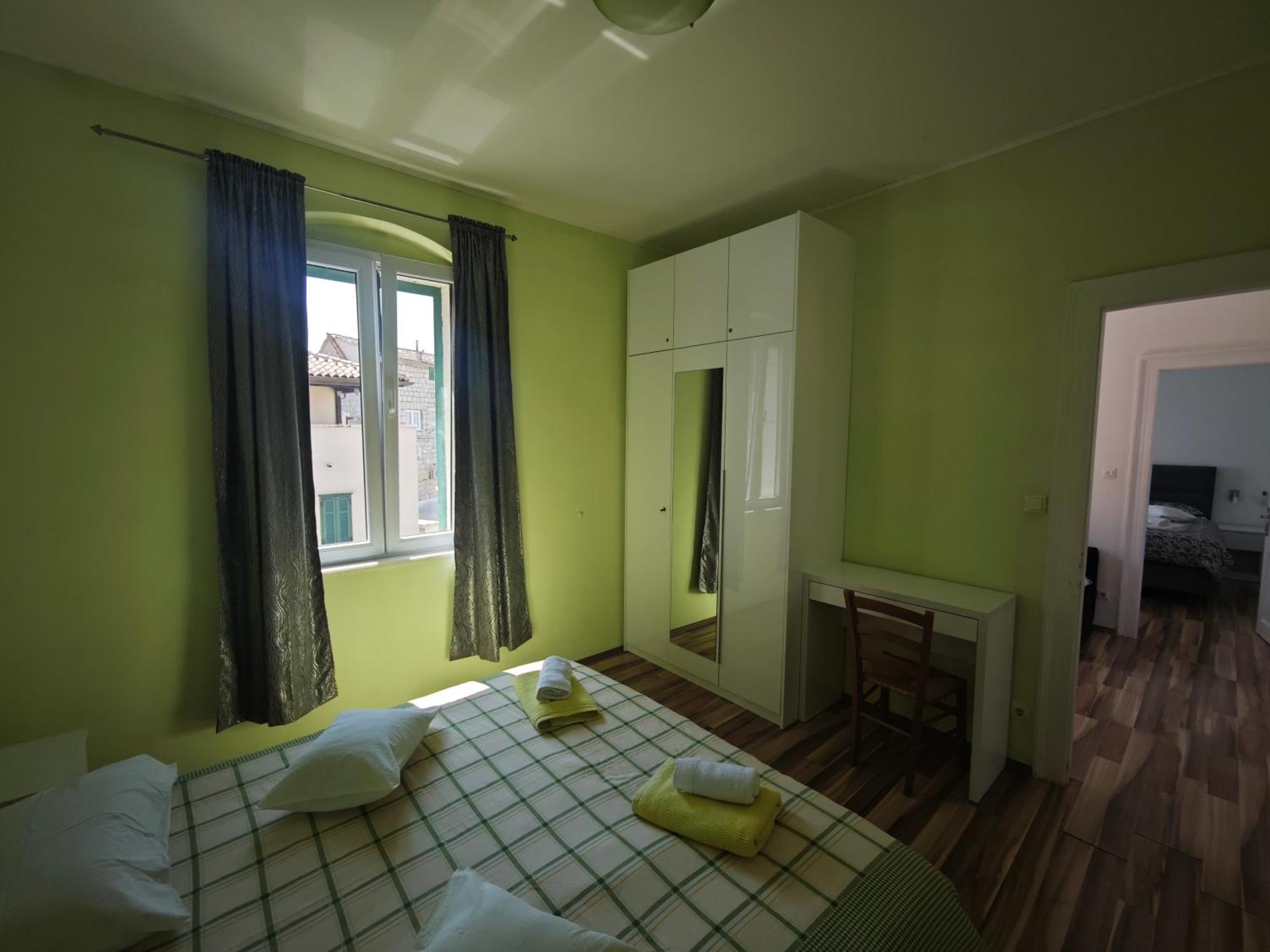Apartment Old Town With Private Indoor Garage Parking