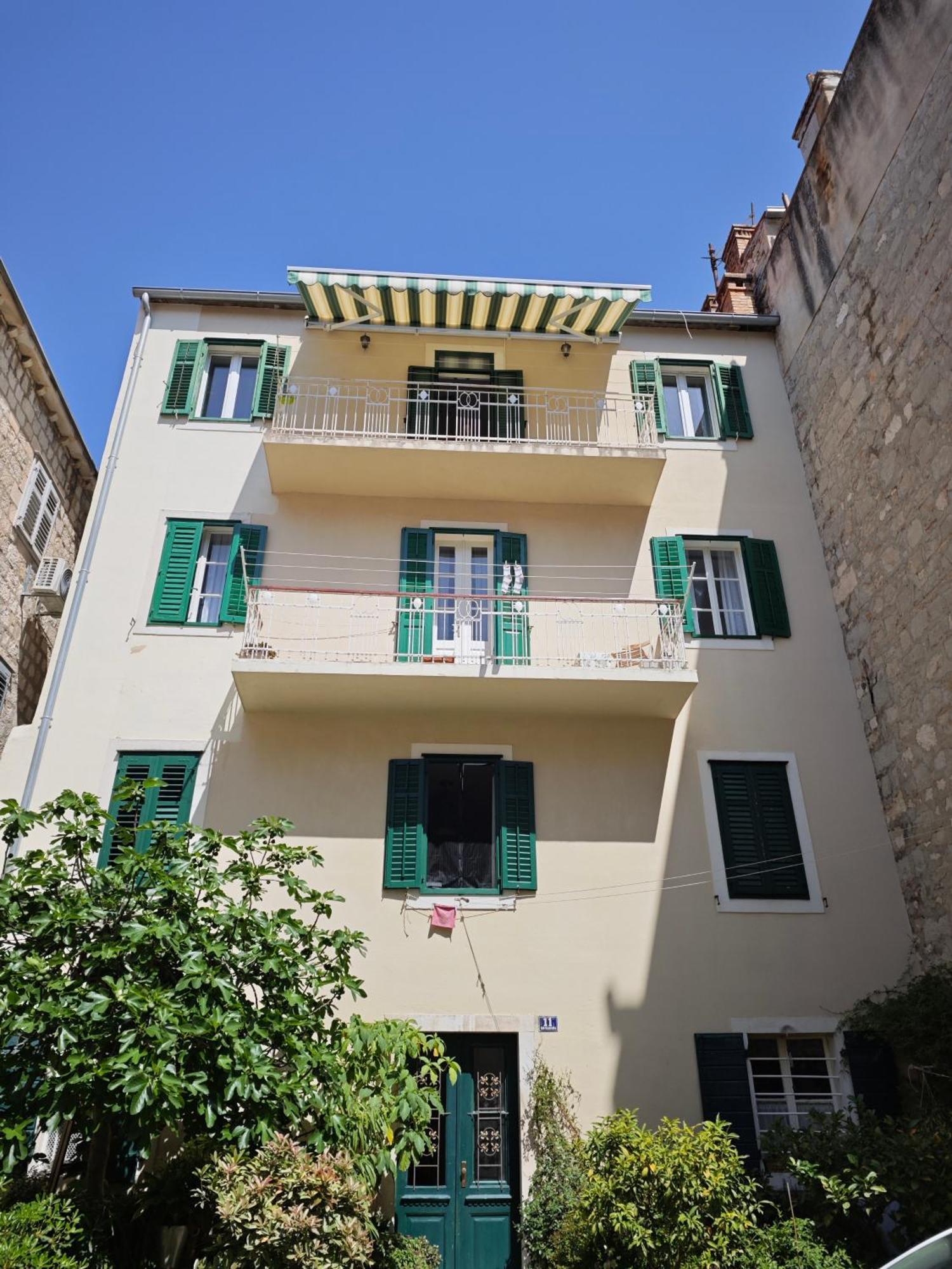Apartment Old Town With Private Indoor Garage Parking