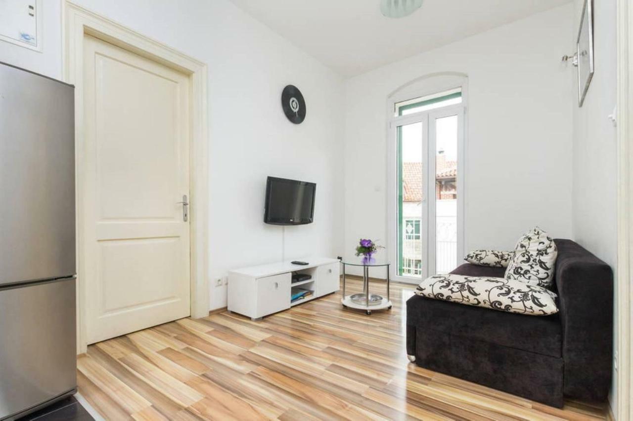 Old Town With Private Indoor Garage Parking Apartment *