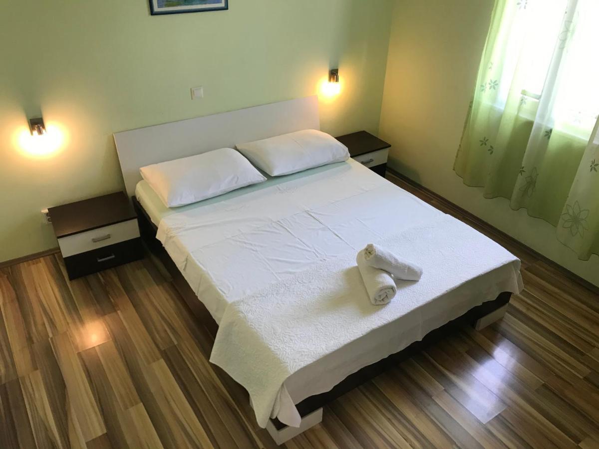 Old Town With Private Indoor Garage Parking Apartment *