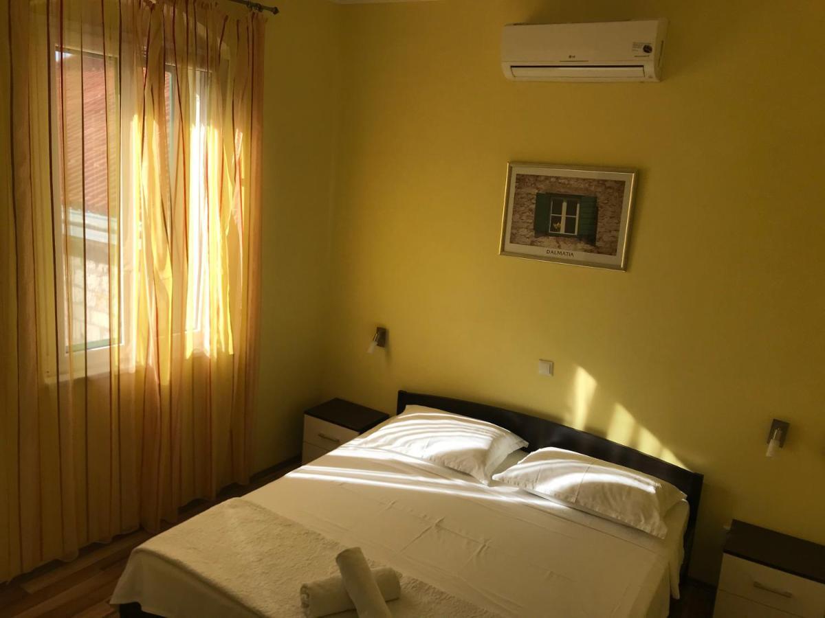 Old Town With Private Indoor Garage Parking Apartman *